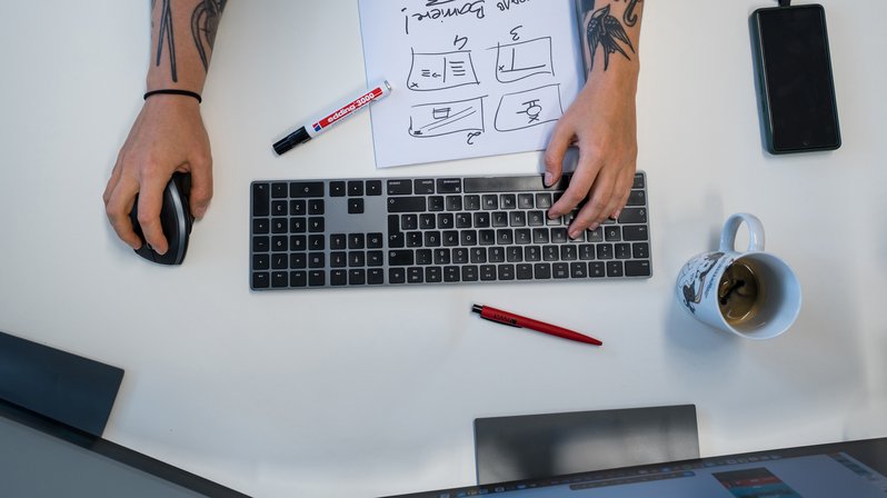 SIWA Mitarbeiterin beim Arbeiten