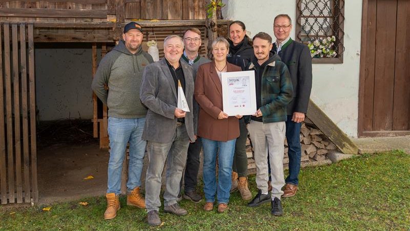 Gruppenfoto mit den Preisträgern und Daniel von SIWA Online GmbH