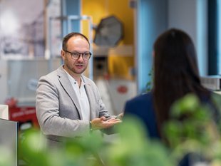 Head of Sales Benjamin im Beratungsgespräch