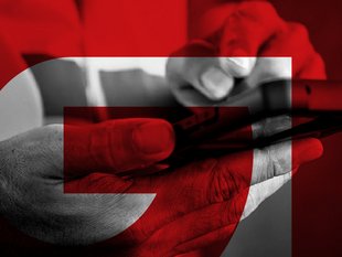 Hände mit einem Smartphone