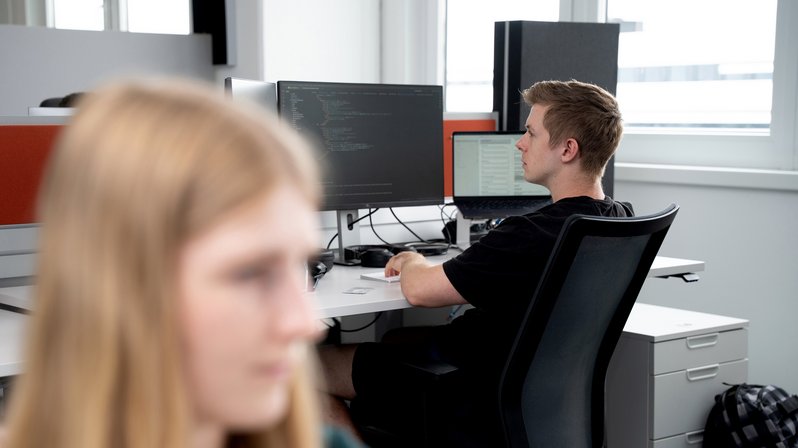 SIWA Entwickler am Computer